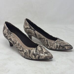 Clarks collection Linvale Jerica  Snakeskin Pattern pumps heels as 8 M